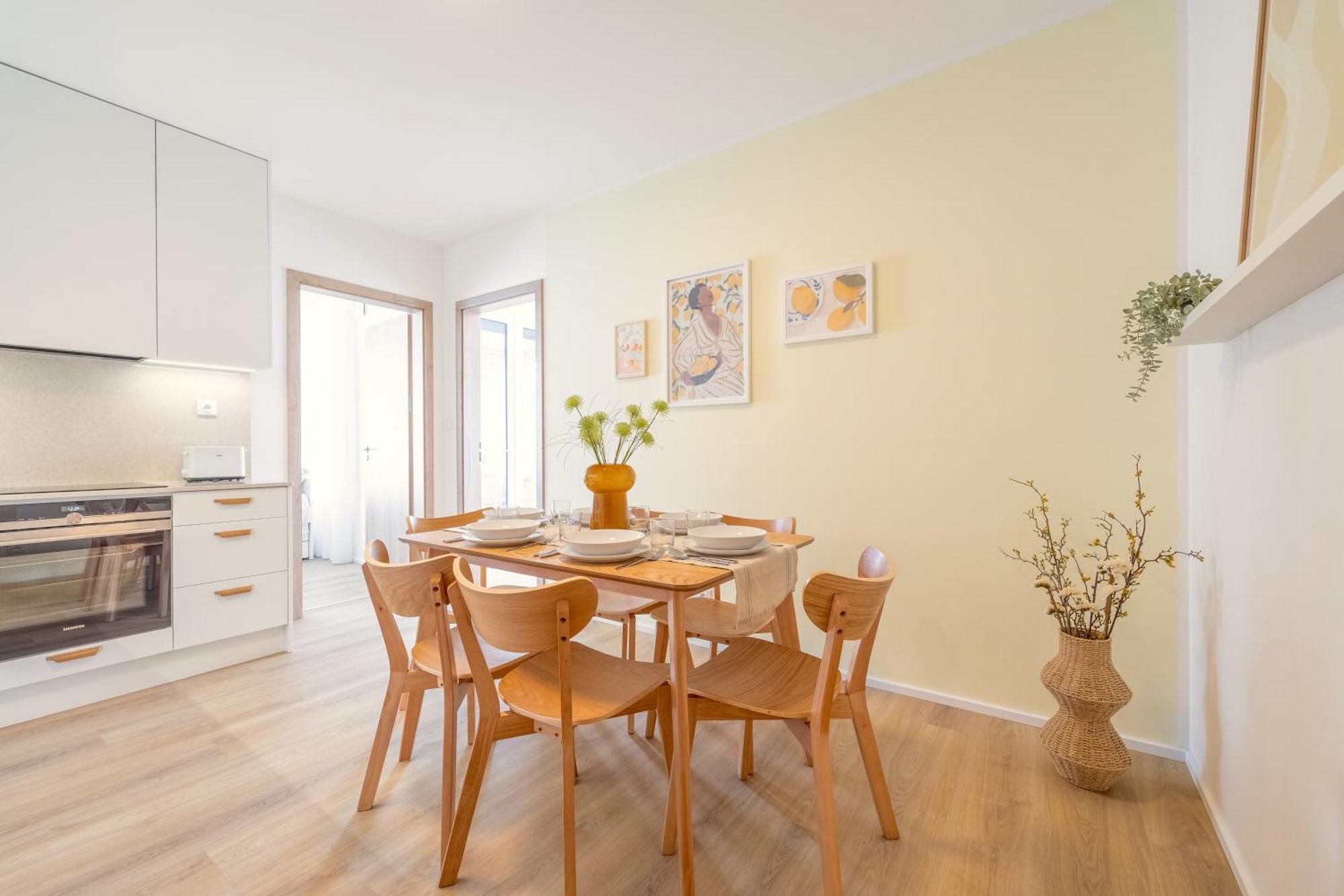 Bright 2br - 4th Floor, Balcony, Free Parking By Gravity * Prague